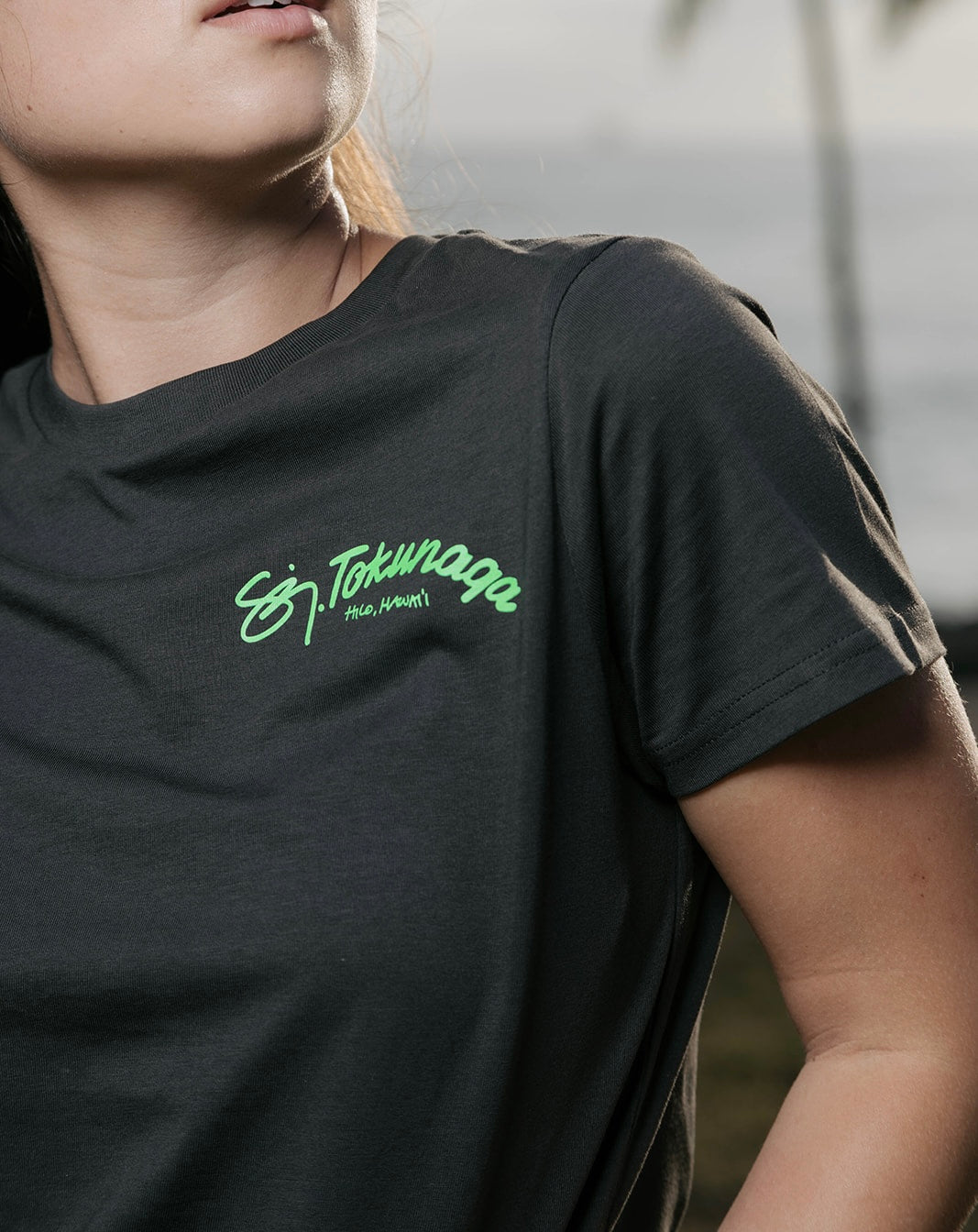 Tee★Suu SZ x S. Tokunaga Womens Tee- Charcoal – Sig Zane Designs