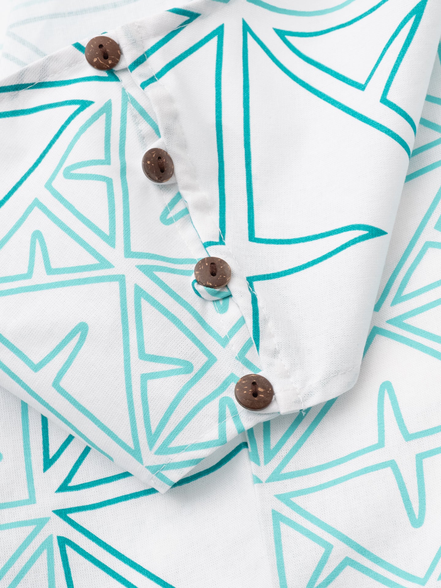 Kokoʻula ʻOpuʻu Shell Top- White Chambray – Sig Zane Designs