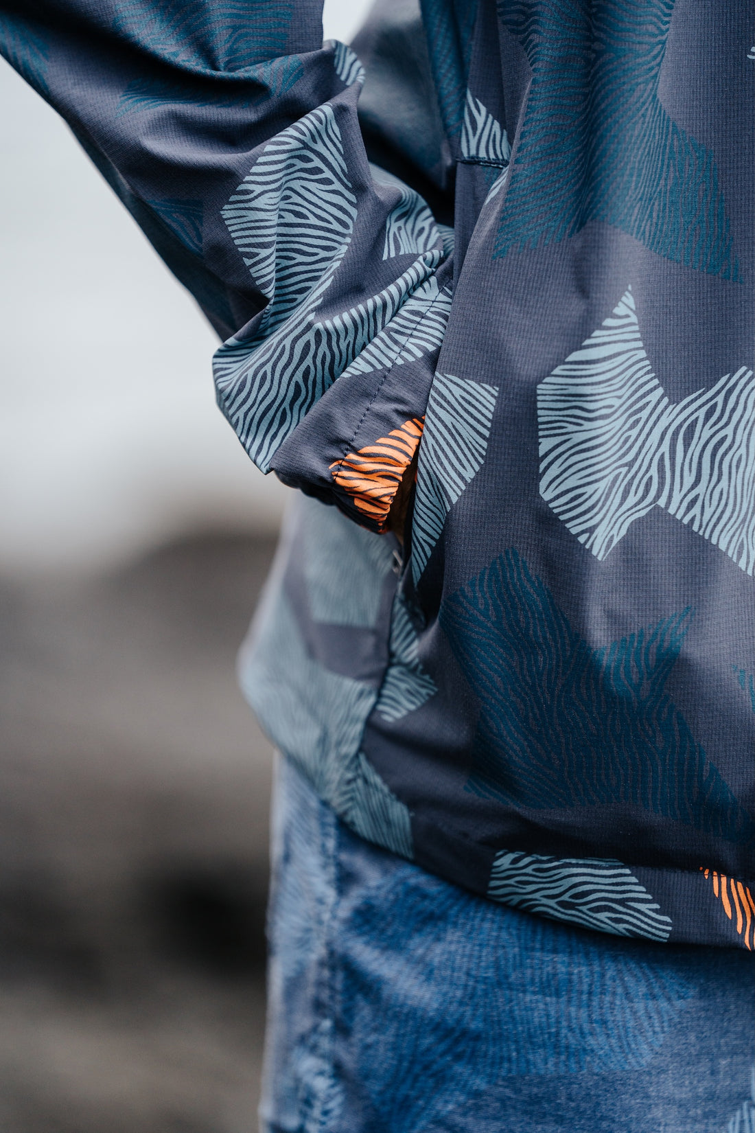 Uku ʻAkoʻakoʻa ʻŌnini Windbreaker- Navy – Sig Zane Designs