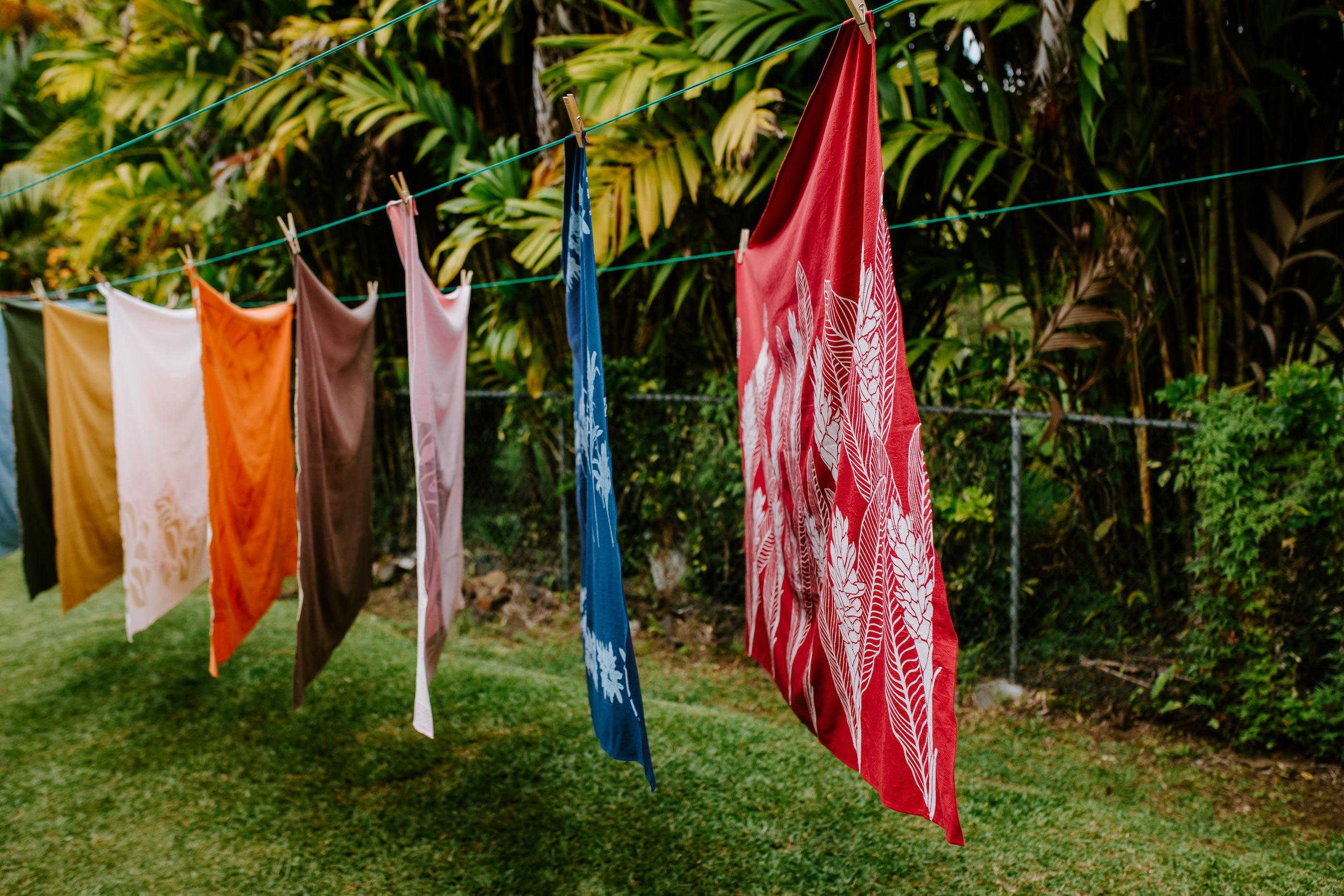 Kauʻi Huakaʻi Pareu-Red